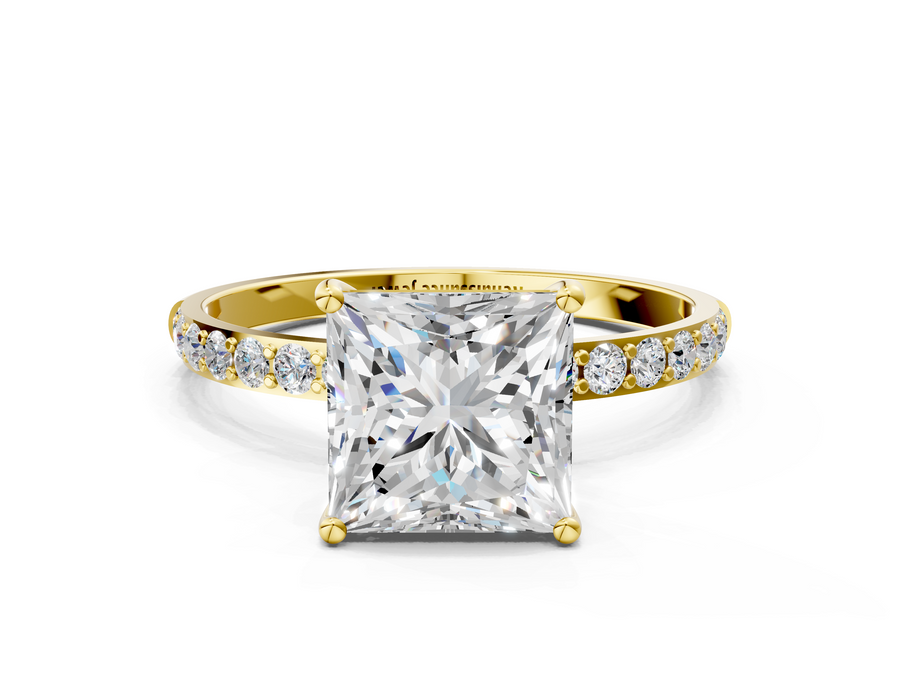 Yellow gold Princess Cut Diamond Pavé Band Solitaire Ring with Four-Prong Setting