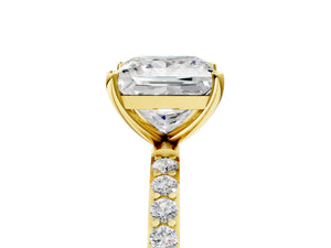 Yellow gold Princess Cut Diamond Pavé Band Solitaire Ring with Four-Prong Setting_95
